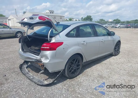 2016 Ford Focus Se z USA, uszkodzony, nr VIN 1FADP3F24GL321187